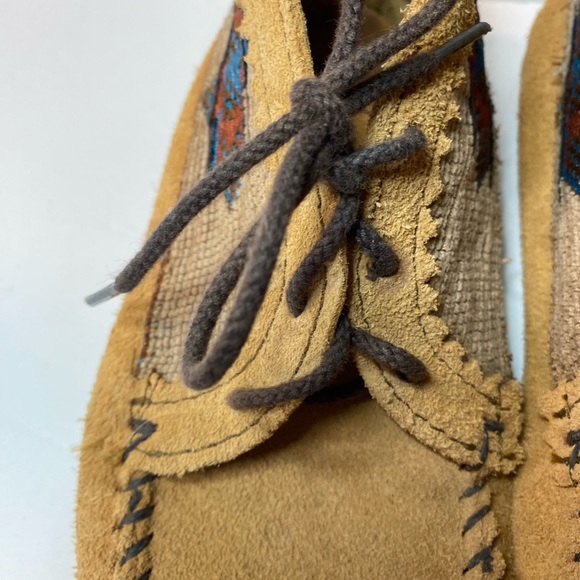 Minnetonka Moccasins tan Ankle Boots 5.5 lace up star pattern on both sides - Picture 8 of 13
